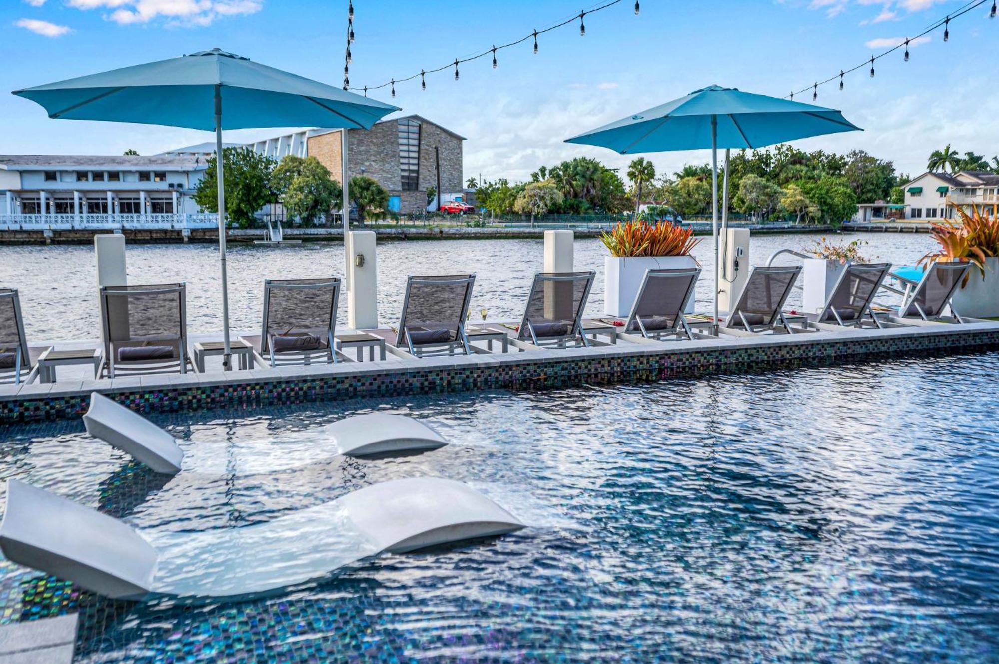 The Modern Castle Canal View Access Rooftop Living Greenhouse Vlllas Fort Lauderdale Dış mekan fotoğraf